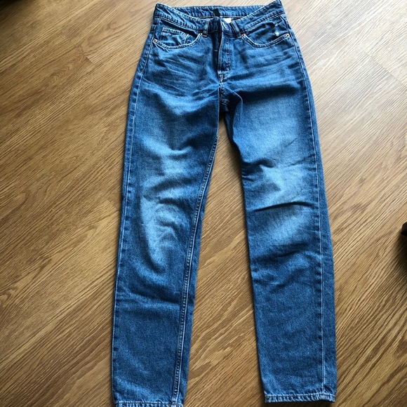H&M High-Waisted Straight Leg Jeans - Picture 9 of 9